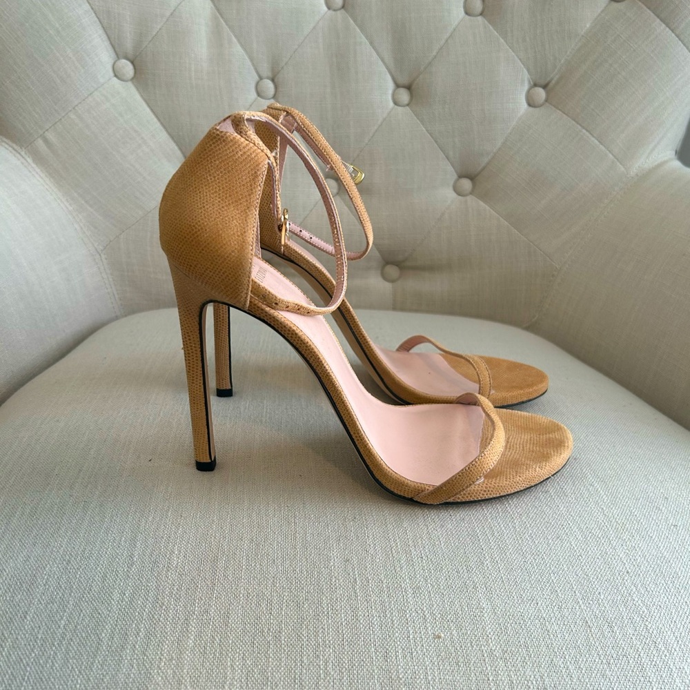 Stuart Weitzman Nude Heels Sz 42